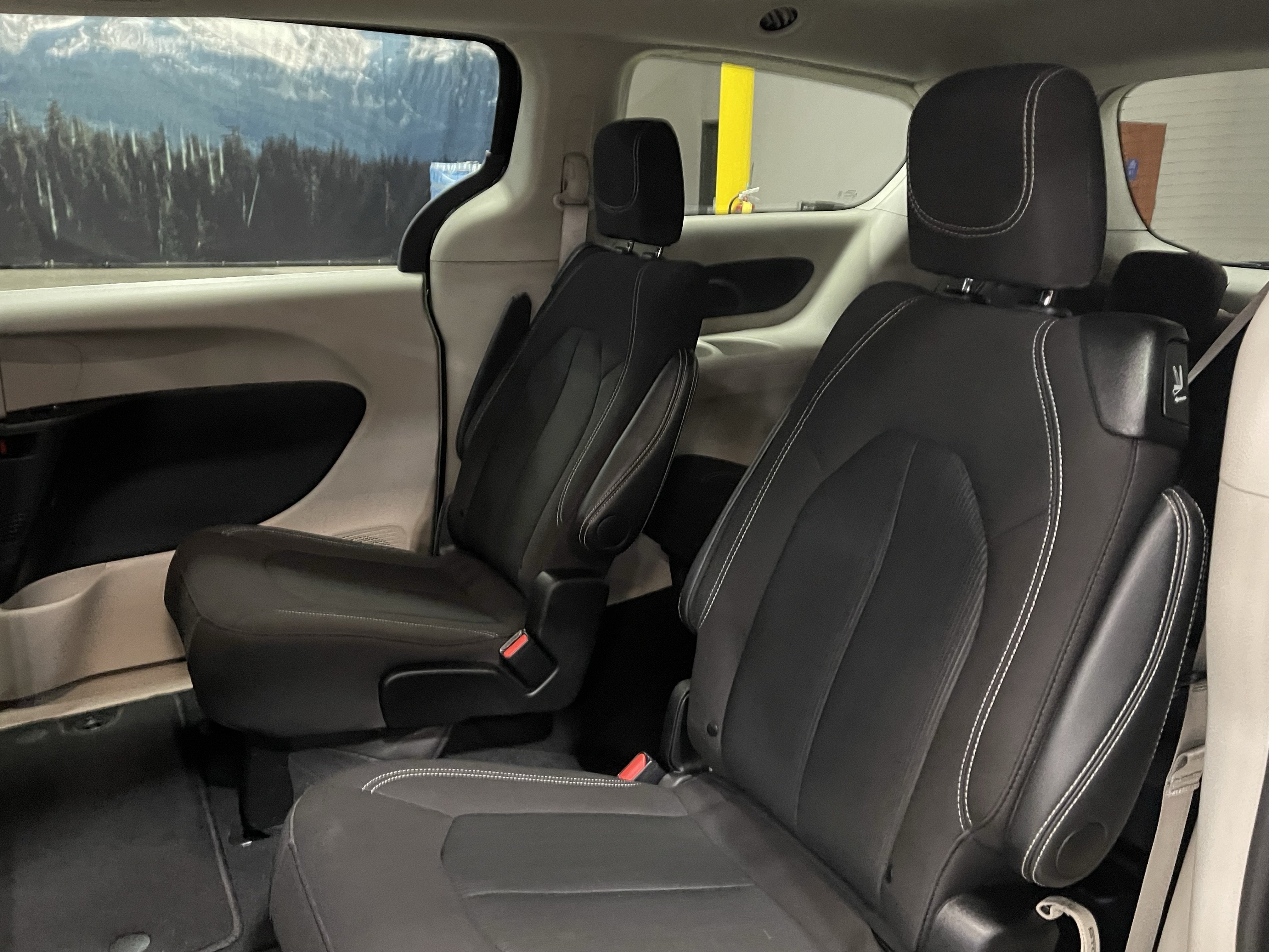 2024 Chrysler Voyager LX