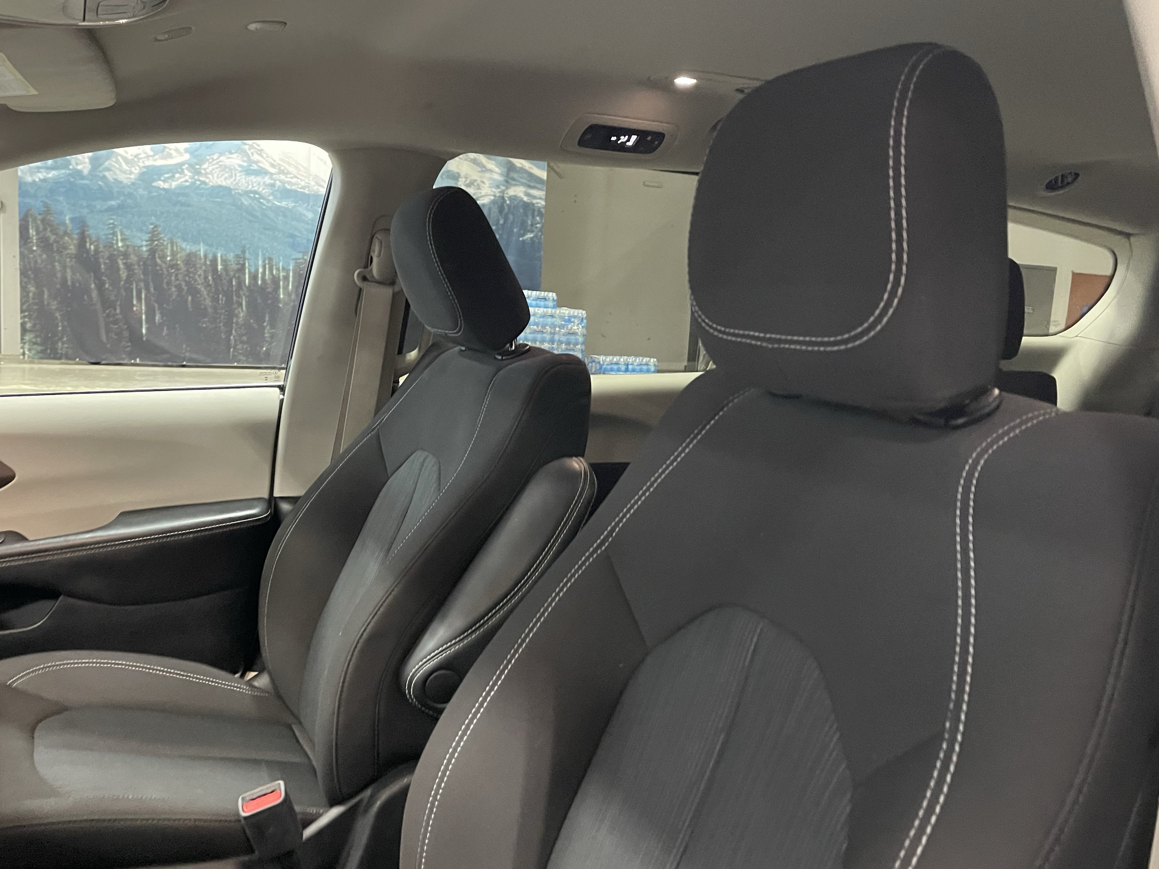 2024 Chrysler Voyager LX