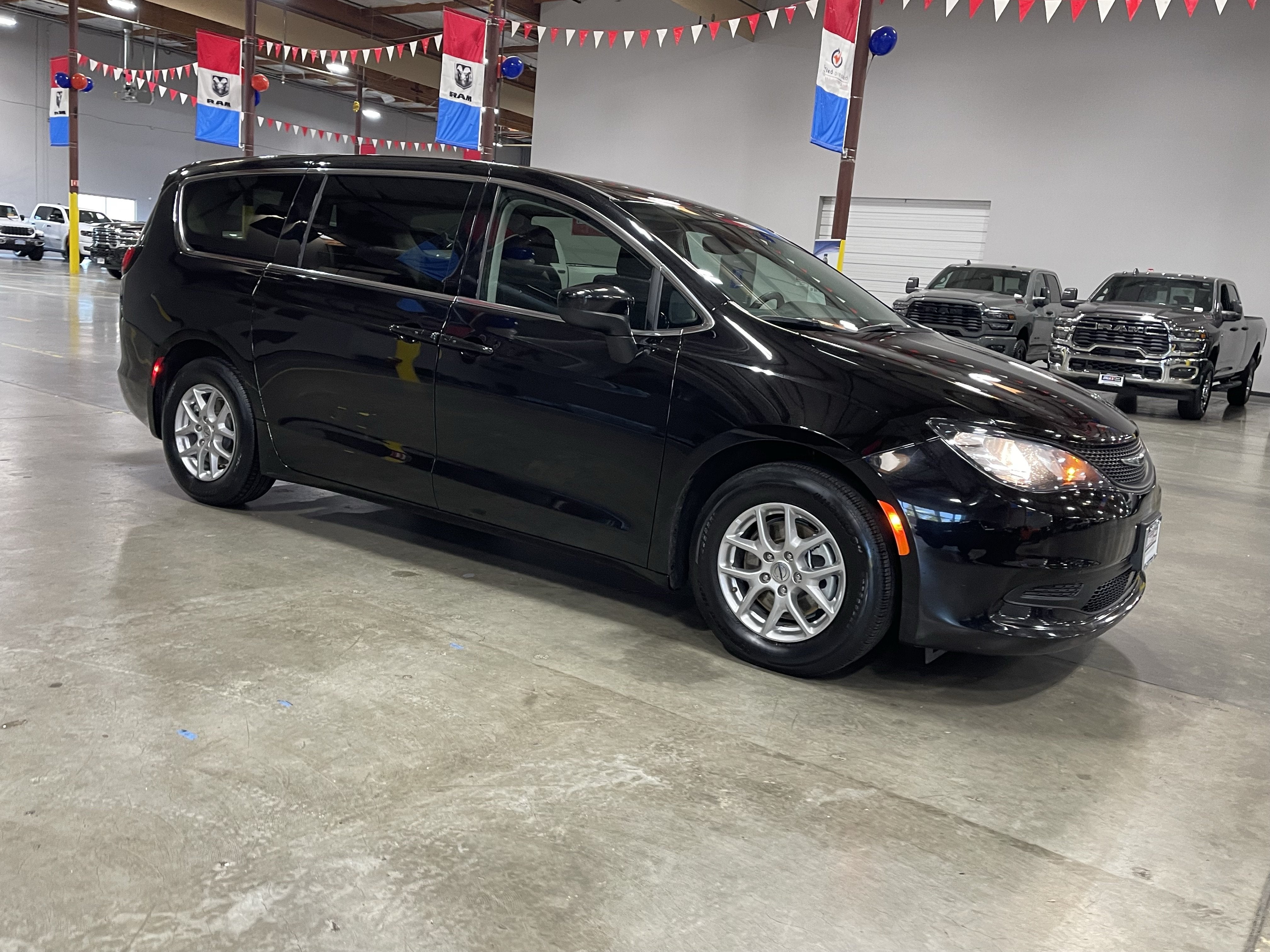 2024 Chrysler Voyager LX