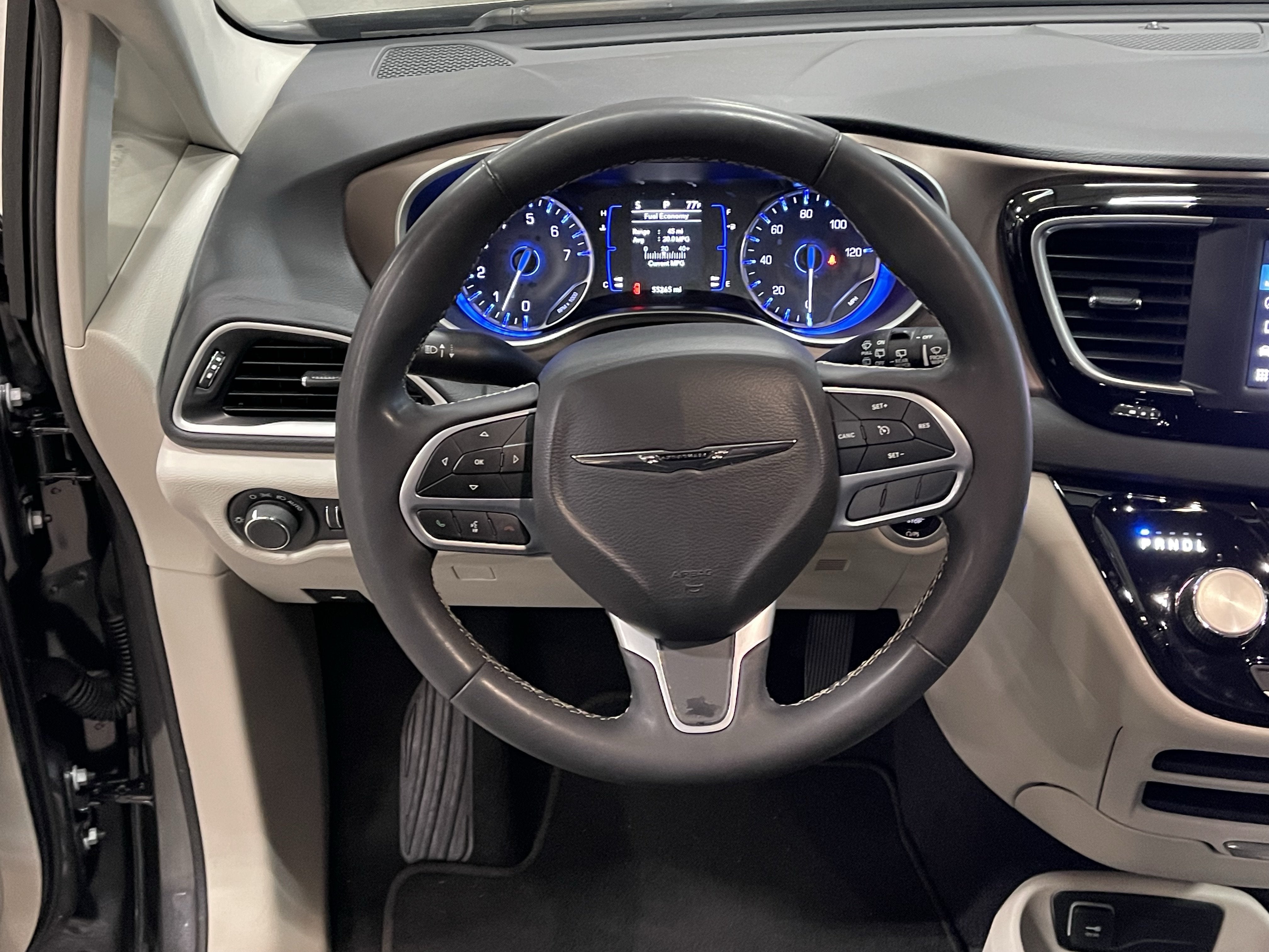 2022 Chrysler Voyager LX