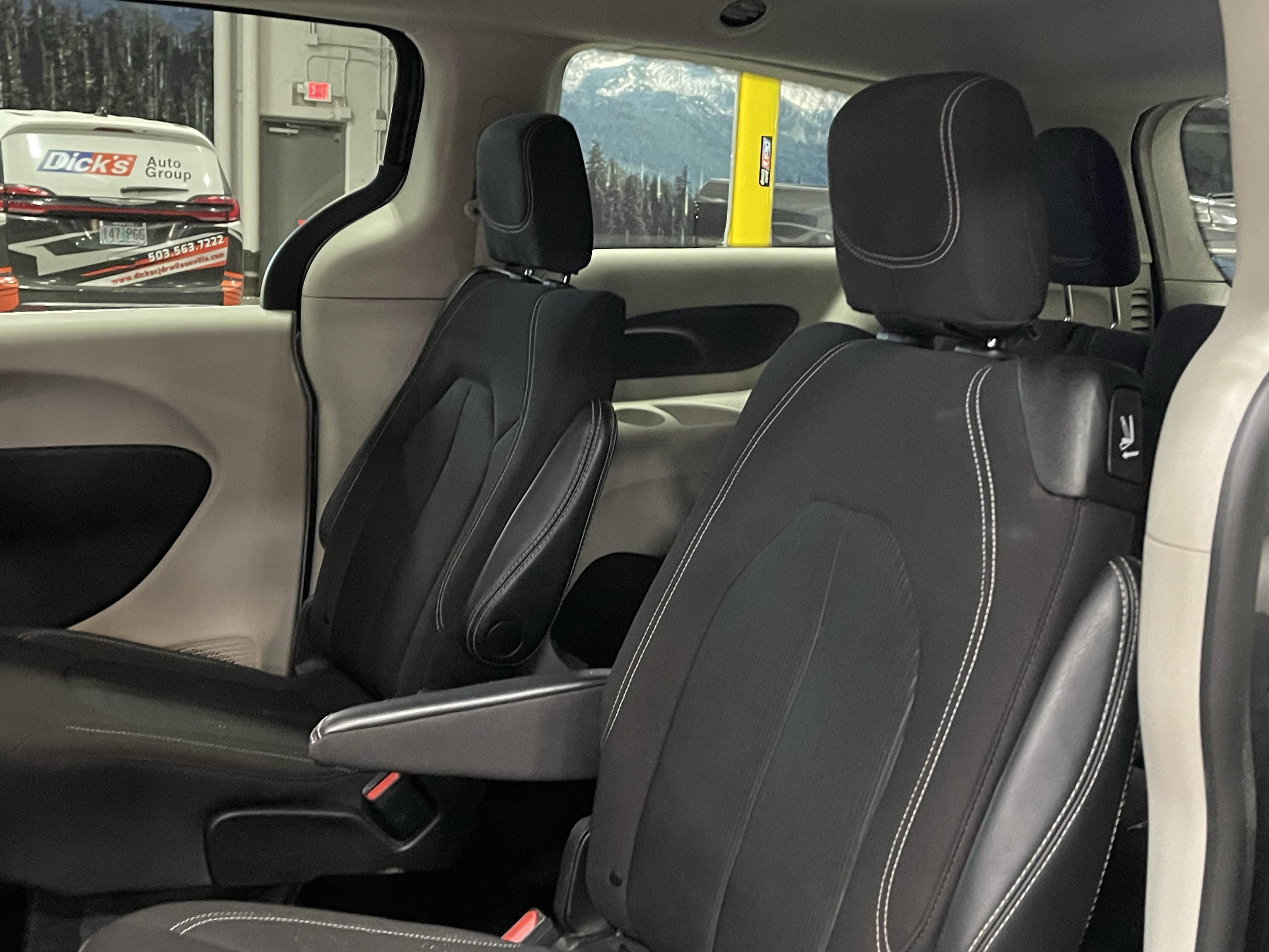2022 Chrysler Voyager LX