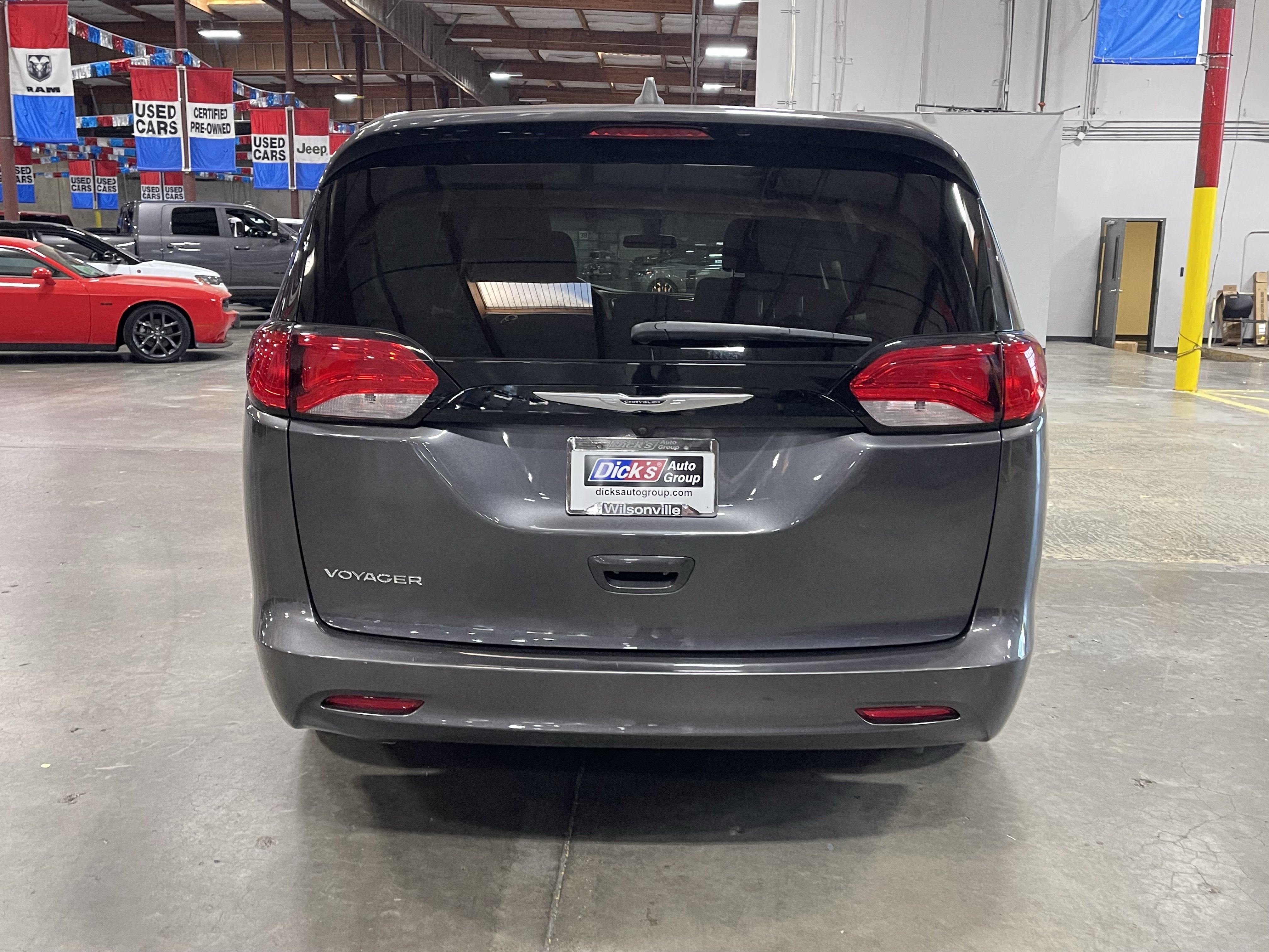 2022 Chrysler Voyager LX