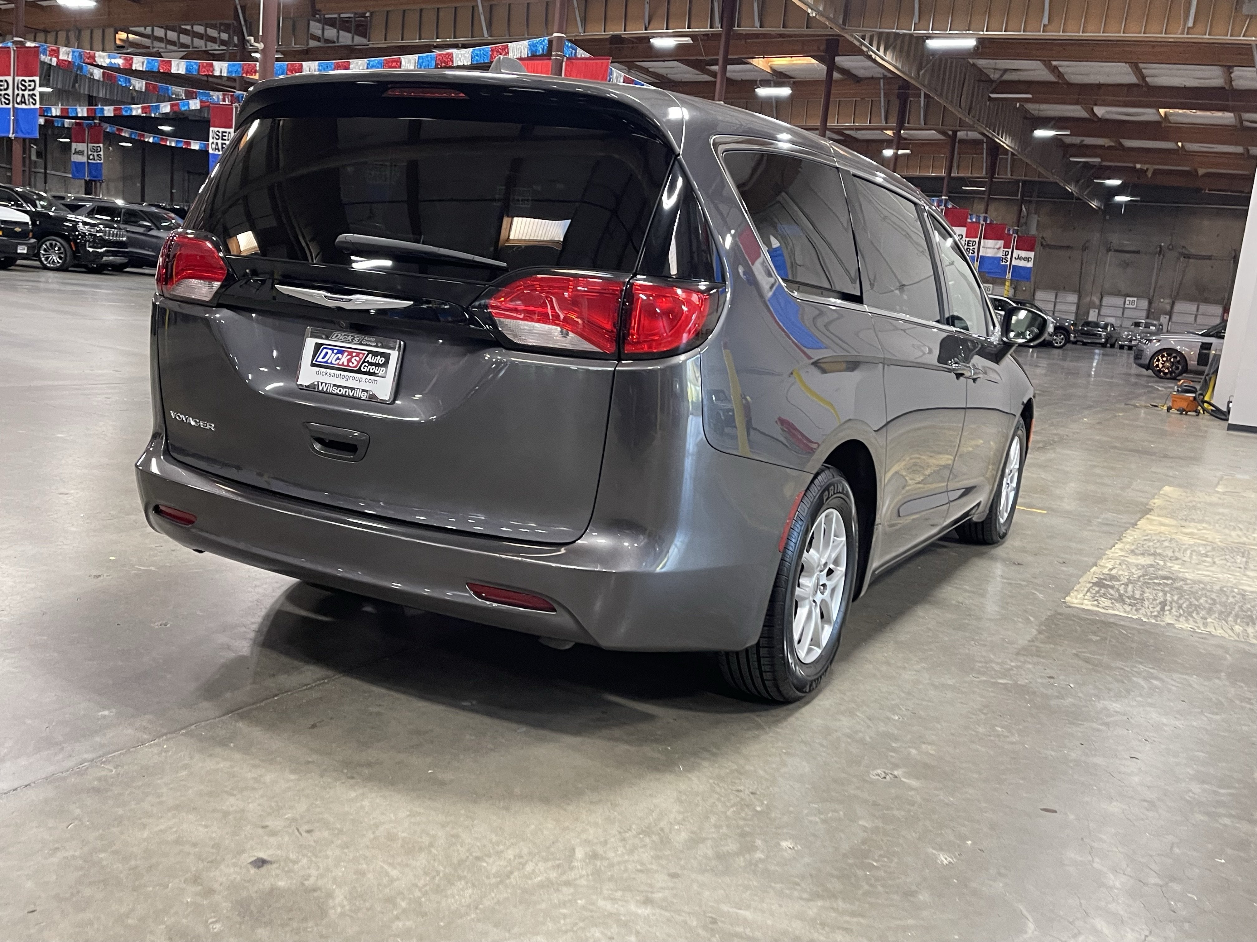 2022 Chrysler Voyager LX