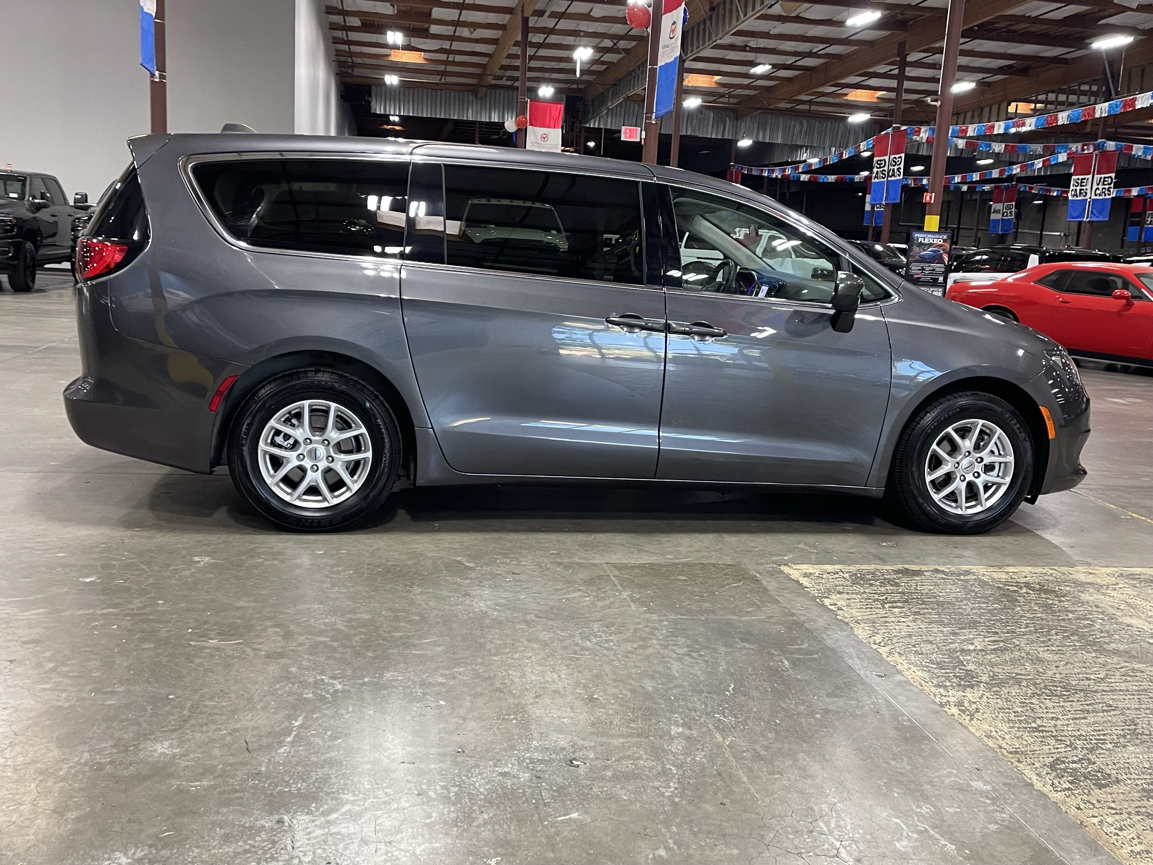 2022 Chrysler Voyager LX
