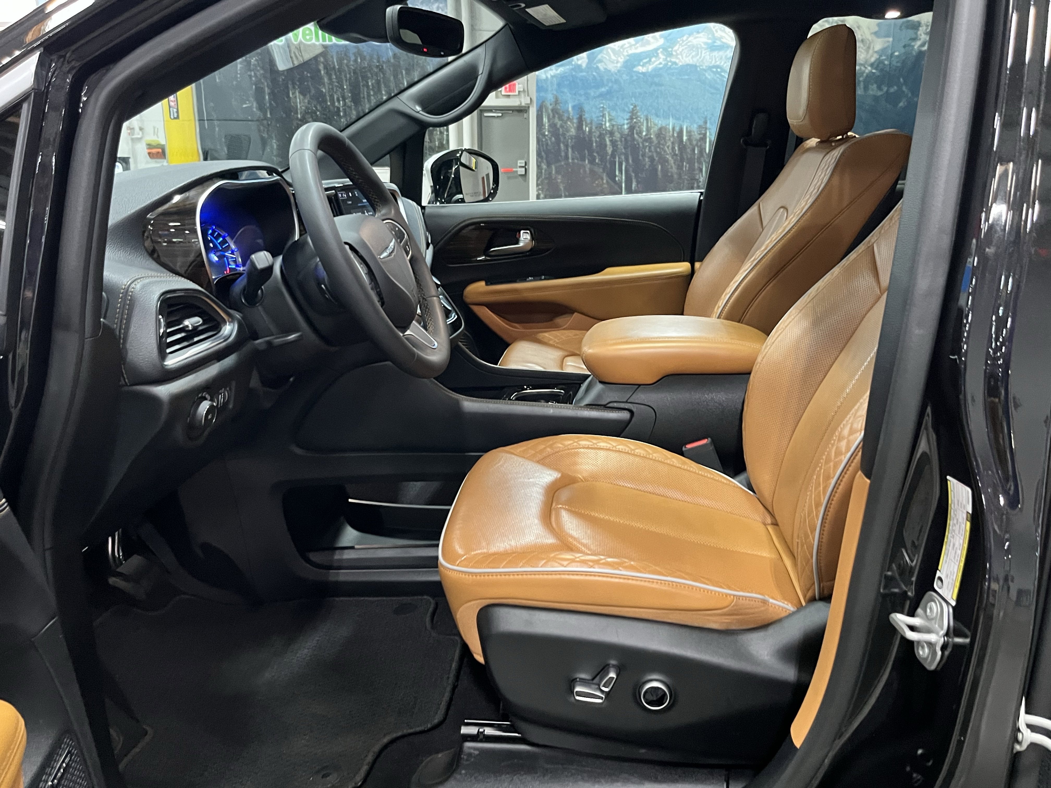 2023 Chrysler Pacifica Hybrid Pinnacle