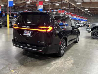 2024 Chrysler Pacifica Hybrid Select