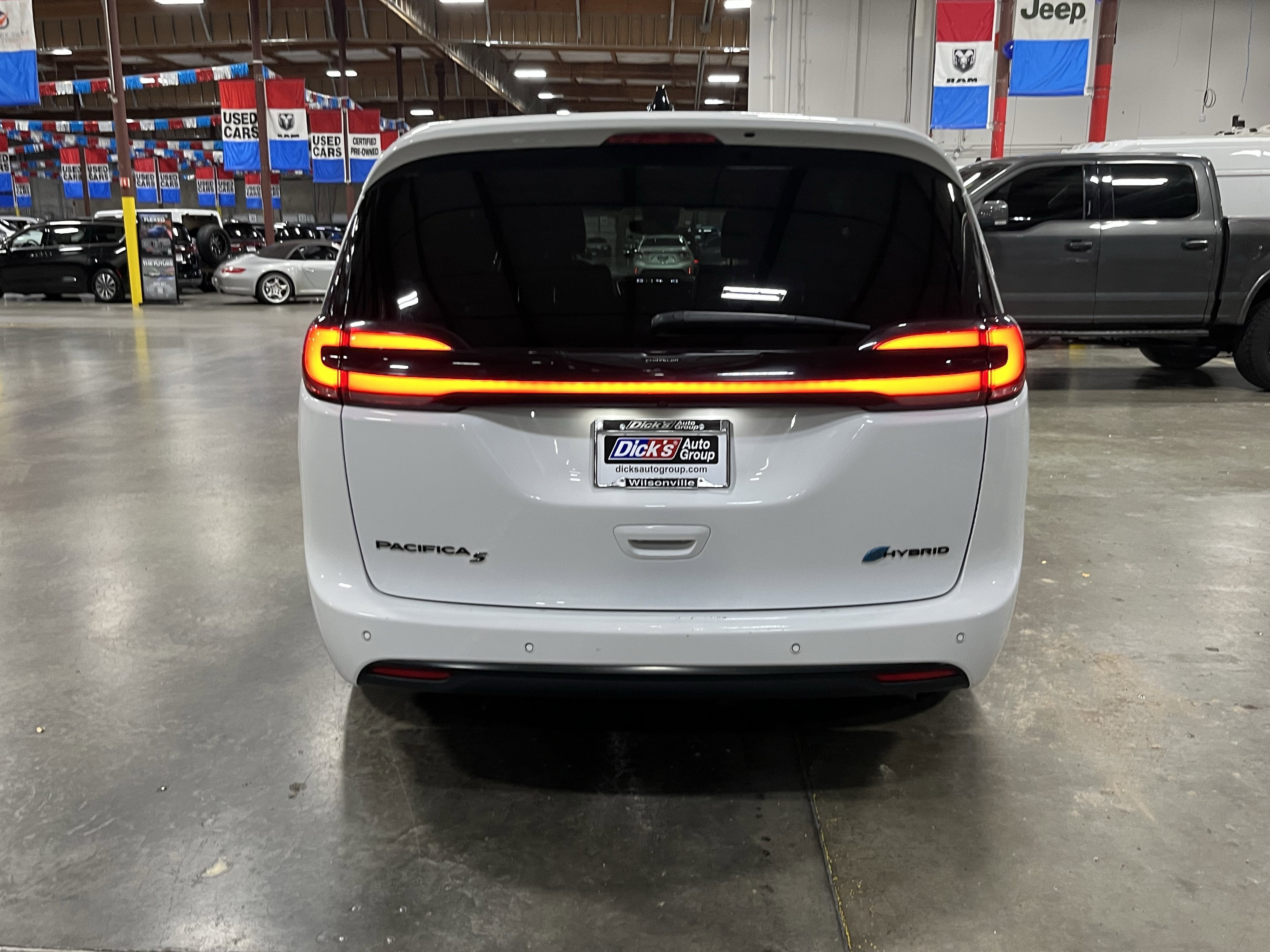 2024 Chrysler Pacifica Hybrid Select