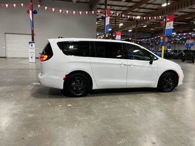2024 Chrysler Pacifica Hybrid Select