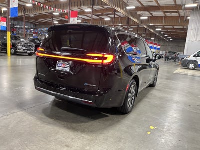 2024 Chrysler Pacifica Hybrid Select
