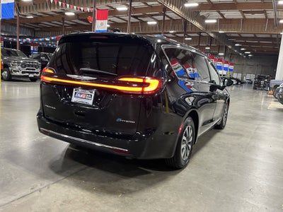 2024 Chrysler Pacifica Hybrid Select