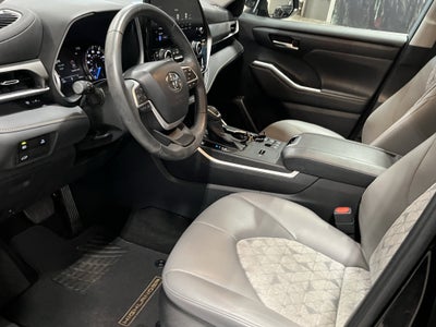 2023 Toyota Highlander Hybrid Bronze Edition