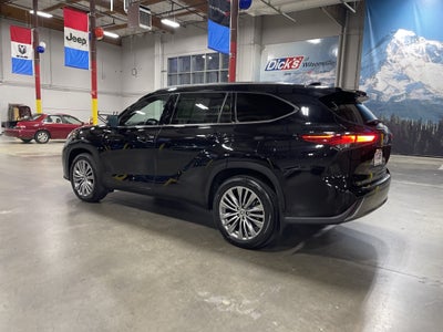 2022 Toyota Highlander Platinum