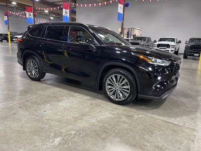 2022 Toyota Highlander Platinum