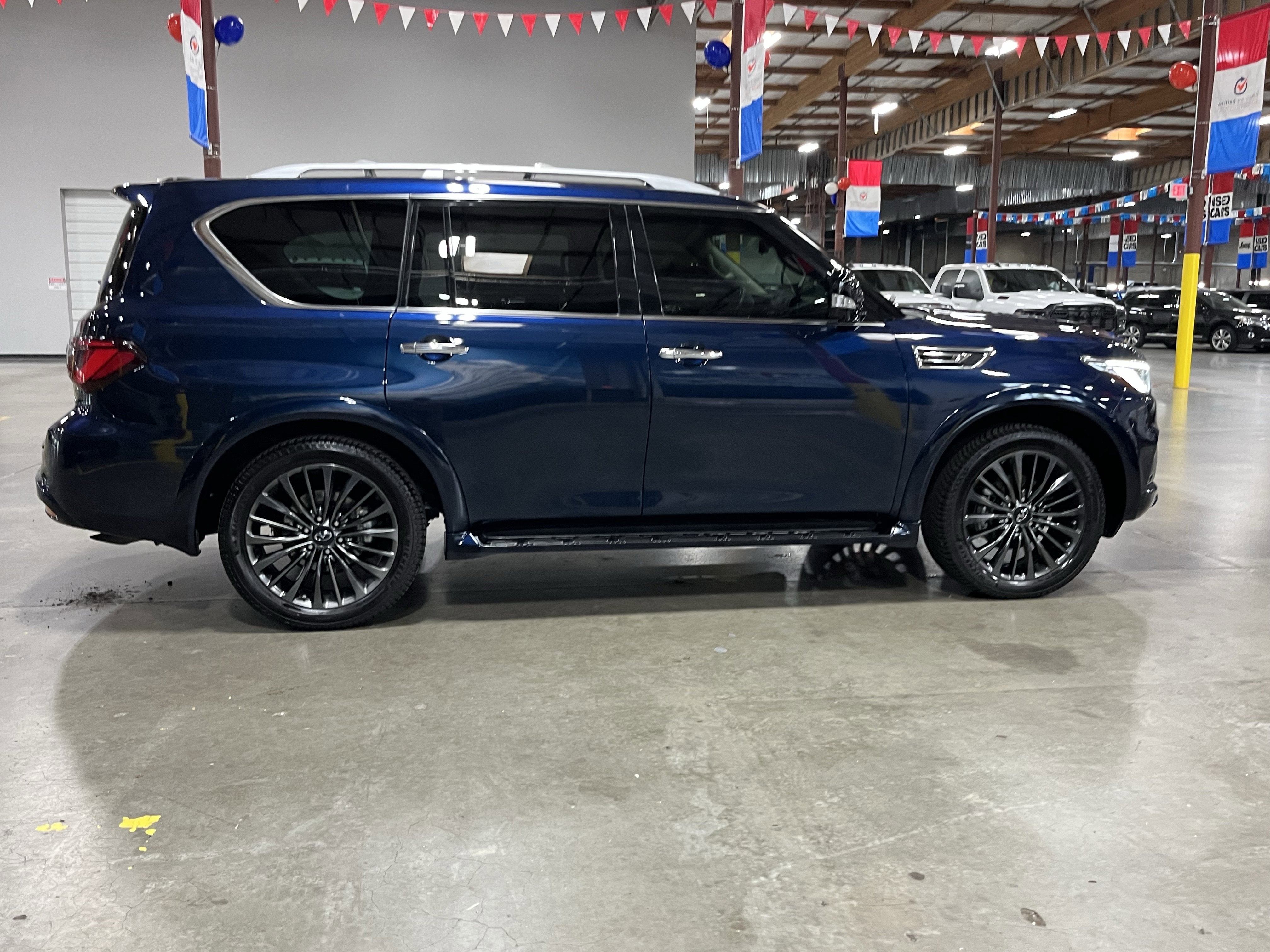 2022 INFINITI QX80 Premium Select