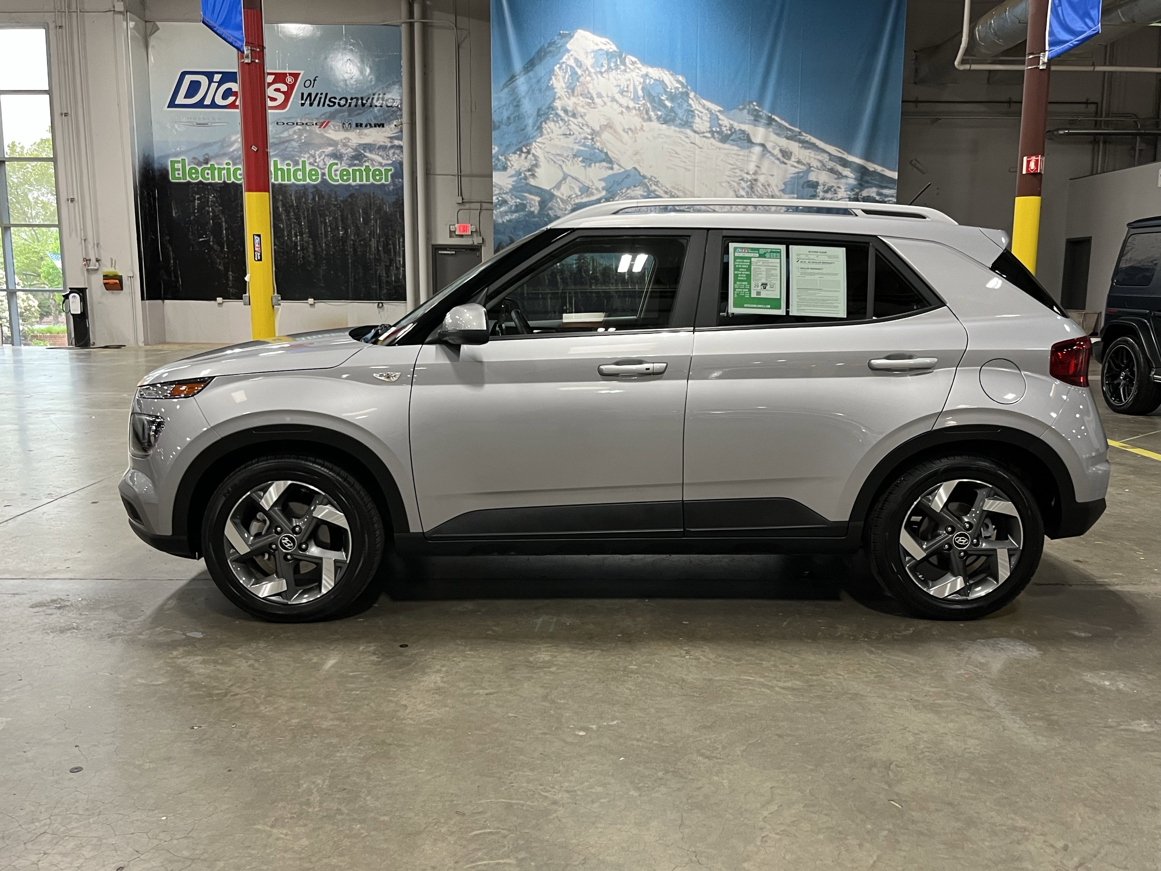 2025 Hyundai VENUE SEL
