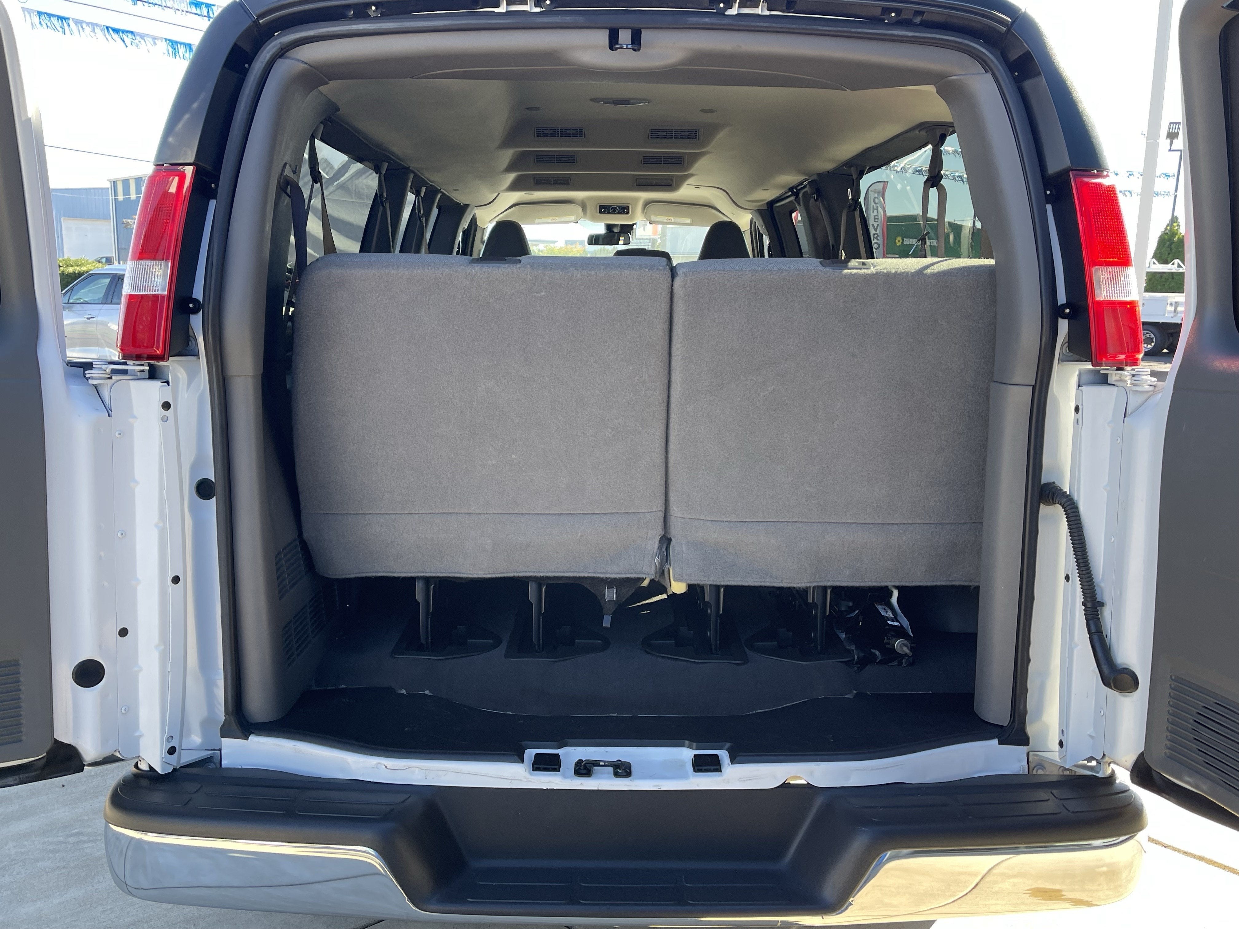 2024 Chevrolet Express Passenger LT